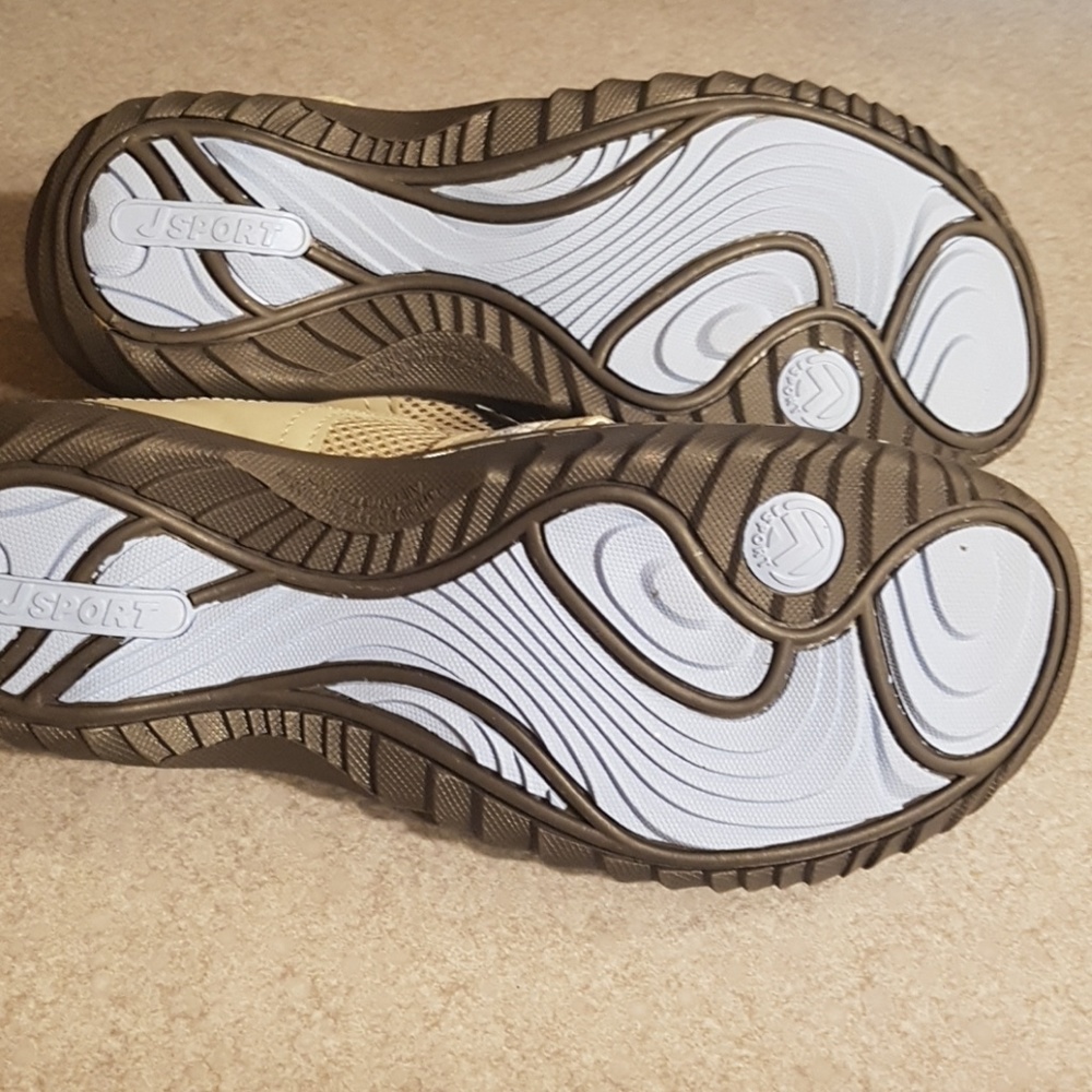 Shoes - Picture 4 of 4
